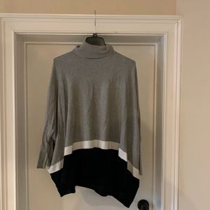 Poncho with detailed sleeves